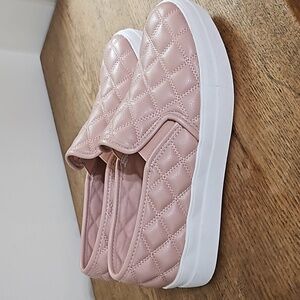 Soda Flat Slip On Quilted Sneakers Pink Size 8.5
